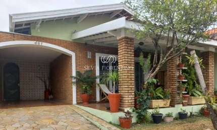 Casa para venda em Parque Residencial Bom Conselho de 320.00m² com 3 Quartos, 1 Suite e 2 Garagens