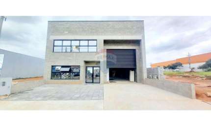 Galpão / Depósito / Armazém para alugar em Vila Real de 340.00m² com 3 Garagens