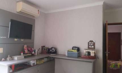 Casa para venda em Umuarama de 300.00m² com 4 Quartos, 2 Suites e 2 Garagens
