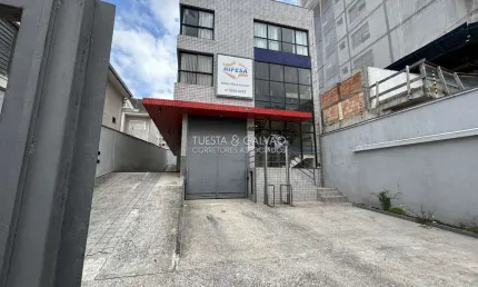 Casa para venda em Capão Da Imbuia de 680.00m² com 8 Quartos, 1 Suite e 10 Garagens