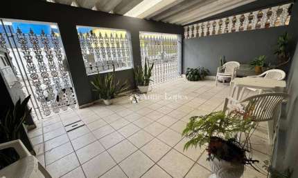 Casa para venda em Catiapoã de 115.00m² com 2 Quartos e 2 Garagens