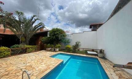 Casa para venda em Vila Massucheto de 369.00m² com 5 Quartos, 2 Suites e 4 Garagens