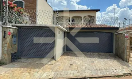 Casa para venda em Vila Brasília de 300.00m² com 4 Quartos, 1 Suite e 2 Garagens
