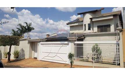 Casa para venda em Parque Iracema de 403.12m² com 4 Quartos, 2 Suites e 3 Garagens