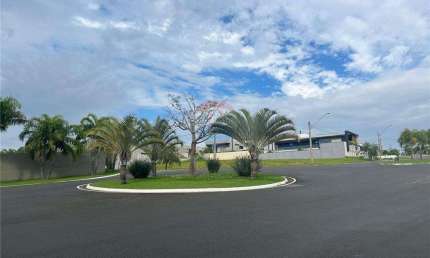 Casa para alugar em Distrito Industrial I José Marangoni de 650.00m² com 4 Quartos, 4 Suites e 5 Garagens