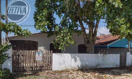 Casa para venda em Guaratuba de 90.00m² com 4 Quartos e 5 Garagens