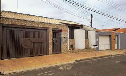 Casa para venda em Jardim Santa Marta de 106.00m² com 4 Quartos e 3 Garagens