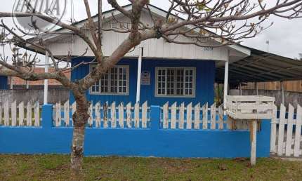 Casa para venda em Matinhos de 83.00m² com 3 Quartos e 2 Garagens