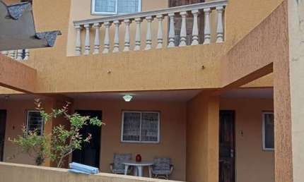 Sobrado para venda em Matinhos de 78.00m² com 3 Quartos, 1 Suite e 1 Garagem