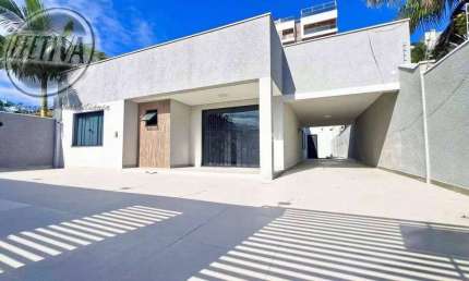 Casa para venda em Guaratuba de 283.00m² com 7 Quartos, 2 Suites e 5 Garagens