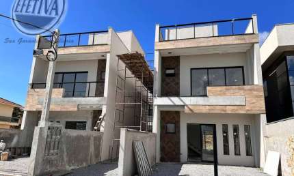 Sobrado para venda em Matinhos de 260.00m² com 3 Quartos, 1 Suite e 2 Garagens