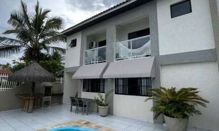 Sobrado para venda em Matinhos de 259.00m² com 5 Quartos, 2 Suites e 4 Garagens