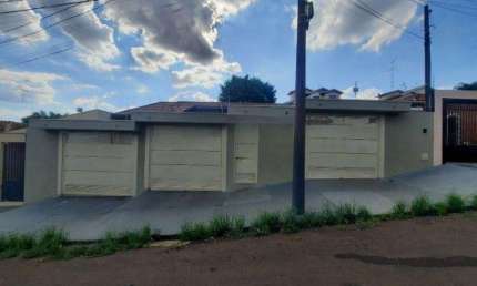 Casa para alugar em Jardim Santa Paula de 190.00m² com 3 Quartos, 1 Suite e 6 Garagens
