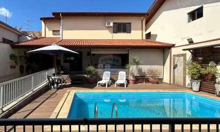 Casa para venda em Santa Cruz de 317.00m² com 4 Quartos, 2 Suites e 4 Garagens