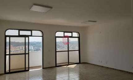 Apartamento para alugar em Centro de 200.00m² com 3 Quartos, 1 Suite e 3 Garagens