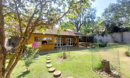 Casa de Condomínio para venda em Granja Viana de 255.00m² com 4 Quartos, 2 Suites e 2 Garagens