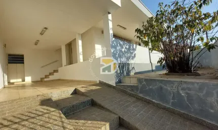 Casa para venda em Vila Bianchi de 281.00m² com 3 Quartos e 3 Garagens
