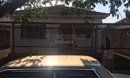 Casa para venda em Centro de 192.00m² com 3 Quartos e 6 Garagens