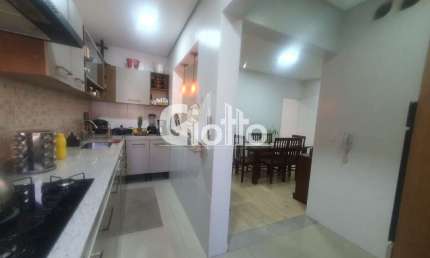 Casa de Condomínio para venda em Centro de 138.00m² com 2 Quartos, 1 Suite e 2 Garagens