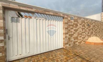 Casa para venda em Jardim Cristina de 145.00m² com 3 Quartos, 1 Suite e 2 Garagens