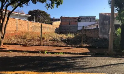 Terreno à venda na Avenida Djalma Bonini, Jardim Vitória, Araraquara