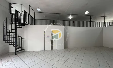 Galpão / Depósito / Armazém para alugar em Jardim Santa Helena de 308.00m² com 3 Garagens