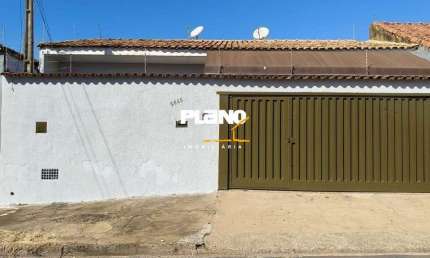 Casa para alugar em Jardim Redentor de 120.00m² com 3 Quartos, 1 Suite e 2 Garagens