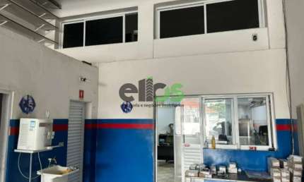 Galpão / Depósito / Armazém para alugar em Vila Hortência de 205.00m² com 2 Garagens