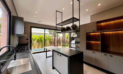 Casa de Condomínio para venda em Condomínio Buona Vita de 232.00m² com 3 Quartos, 3 Suites e 4 Garagens