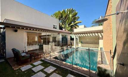 Casa para venda em Vila Do Golf de 300.00m² com 3 Quartos, 3 Suites e 4 Garagens