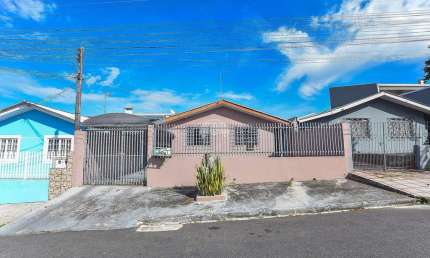 Casa para venda em Alto Boqueirão de 135.00m² com 3 Quartos, 1 Suite e 2 Garagens
