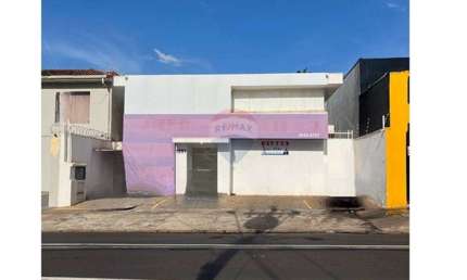 Prédio Comercial para venda em Centro de 366.00m² com 1 Quarto, 1 Suite e 5 Garagens