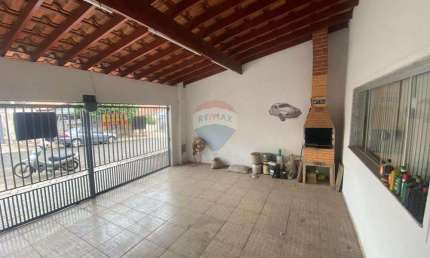 Casa para alugar em Vila Letônia de 121.65m² com 2 Quartos, 1 Suite e 2 Garagens