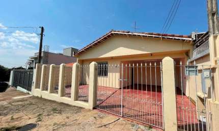 Casa para alugar em Vila Miguel Vicente Cury de 150.00m² com 3 Quartos, 1 Suite e 3 Garagens