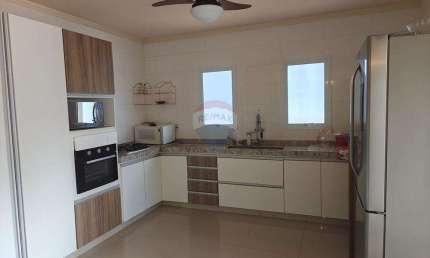 Casa de Condomínio para alugar em Parque Residencial Itapeti de 244.00m² com 3 Quartos, 3 Suites e 4 Garagens