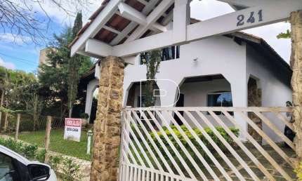Casa de Condomínio para venda e aluguel em Haras Bela Vista de 240.00m² com 3 Quartos, 1 Suite e 4 Garagens