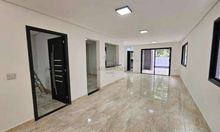 Casa de Condomínio para venda e aluguel em Chácara Roselândia de 248.00m² com 3 Quartos, 1 Suite e 2 Garagens
