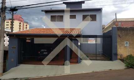 Casa para venda em Centro de 230.00m² com 3 Quartos, 3 Suites e 3 Garagens