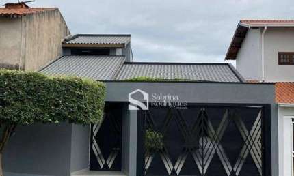 Casa para venda em Jardim Regina de 180.00m² com 3 Quartos, 1 Suite e 5 Garagens