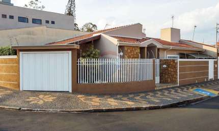 Casa para venda em Jardim Abolição De Lourenço Dias de 182.44m² com 4 Quartos, 1 Suite e 3 Garagens
