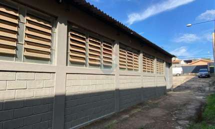 Galpão / Depósito / Armazém para alugar em Centro de 255.00m² com 6 Garagens