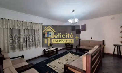 Casa para venda em Vila Freitas de 300.00m² com 3 Quartos, 1 Suite e 4 Garagens