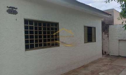 Casa para alugar em Solo Sagrado I de 180.00m² com 3 Quartos, 1 Suite e 3 Garagens
