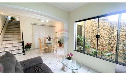 Casa para venda em Jardim Palmeiras de 290.00m² com 3 Quartos, 1 Suite e 1 Garagem