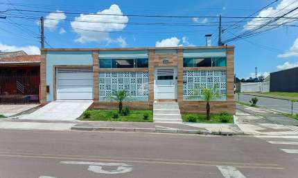 Casa para venda em São Gabriel de 180.00m² com 3 Quartos, 1 Suite e 5 Garagens