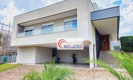 Casa de Condomínio para venda em Granja Viana de 303.00m² com 3 Quartos, 3 Suites e 6 Garagens