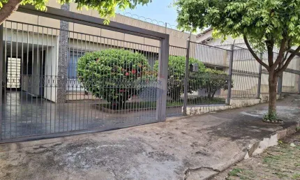 Casa para venda em Centro de 302.00m² com 4 Quartos, 2 Suites e 5 Garagens