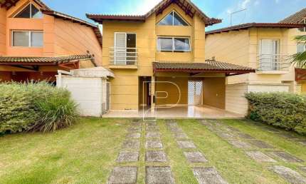 Casa de Condomínio para venda em Granja Viana de 173.00m² com 3 Quartos, 3 Suites e 4 Garagens