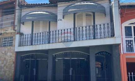 Casa para venda em Vila Gato de 151.00m² com 3 Quartos, 1 Suite e 2 Garagens