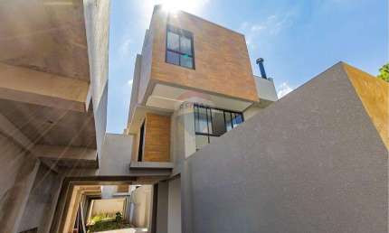 Casa de Condomínio para venda em Guabirotuba de 250.00m² com 3 Quartos, 3 Suites e 1 Garagem